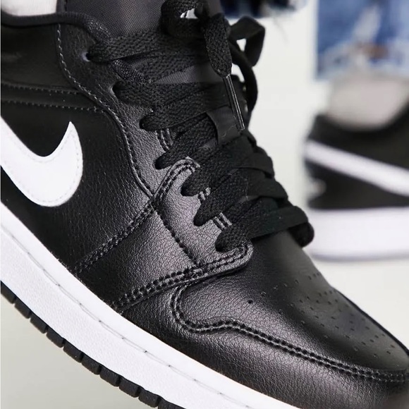 SALE! Woman’s Air Jordan 1 Low.                                  Size US 8.5 - Picture 8 of 12